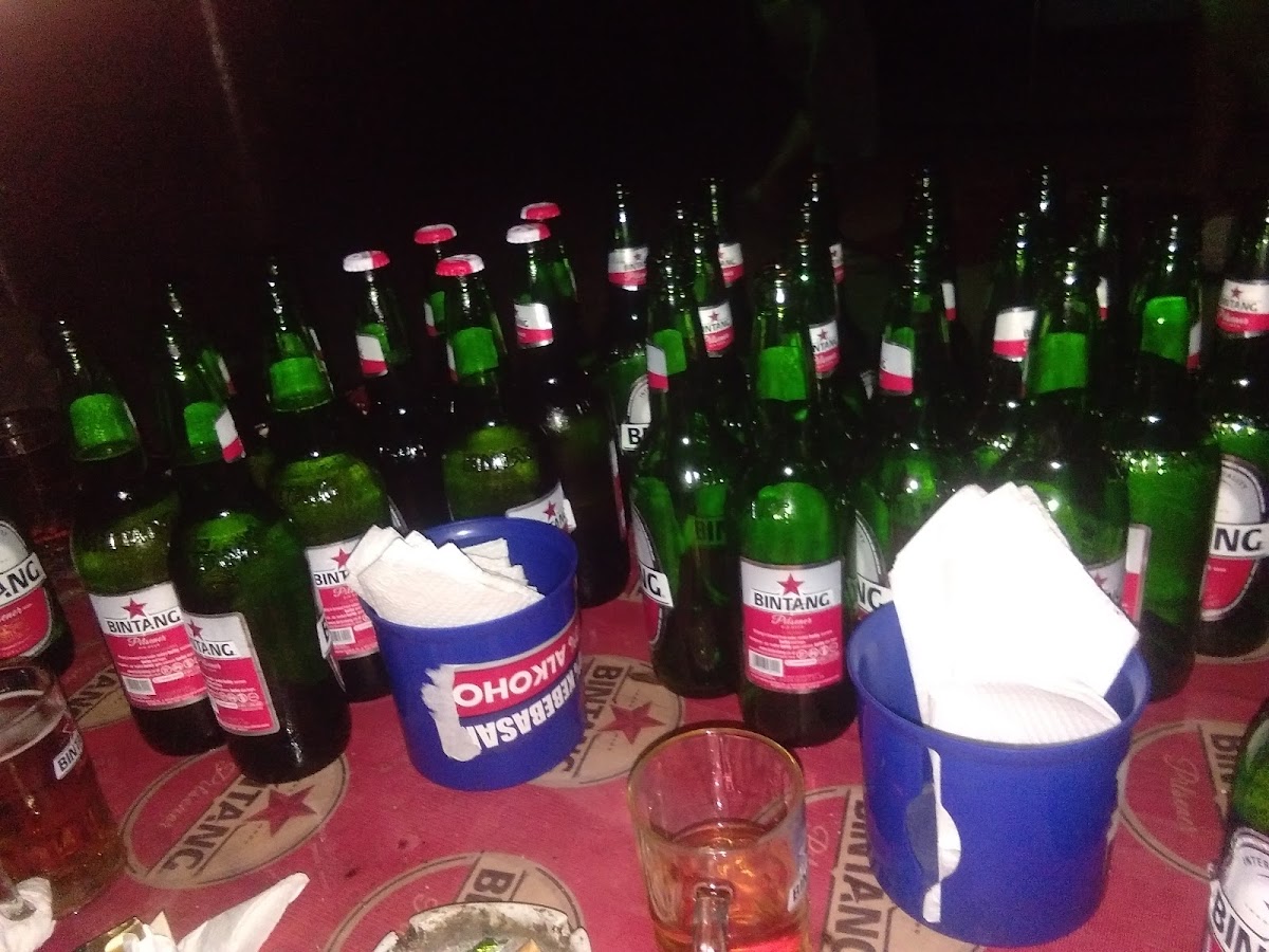 Laris Manis Cafe - 8