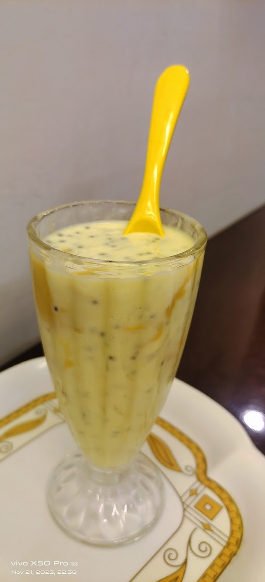 Bites & Cafe House - 8