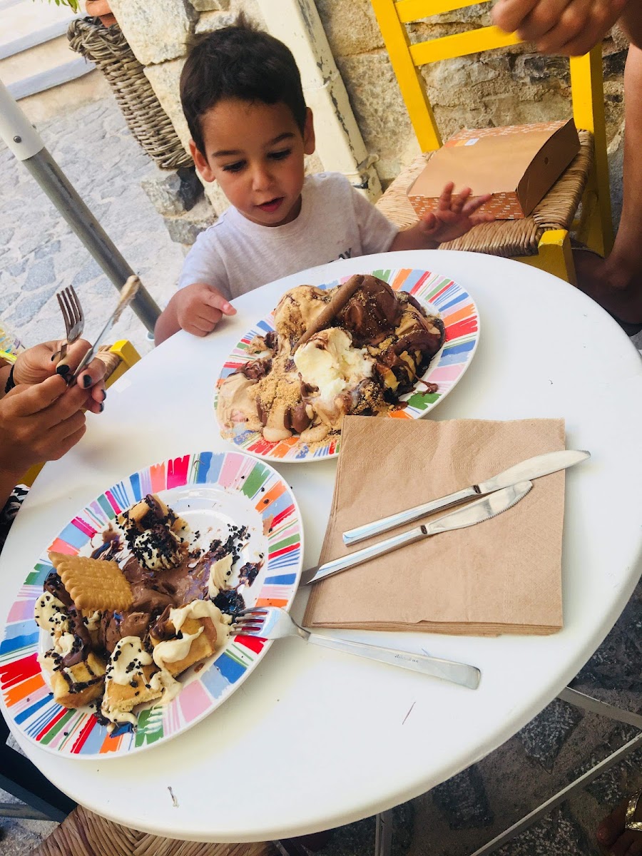 Amvrosia Coffee Shop - 5