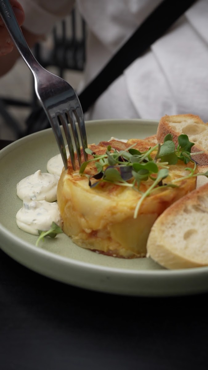 Nisia Cafetería y Bocatería - 2