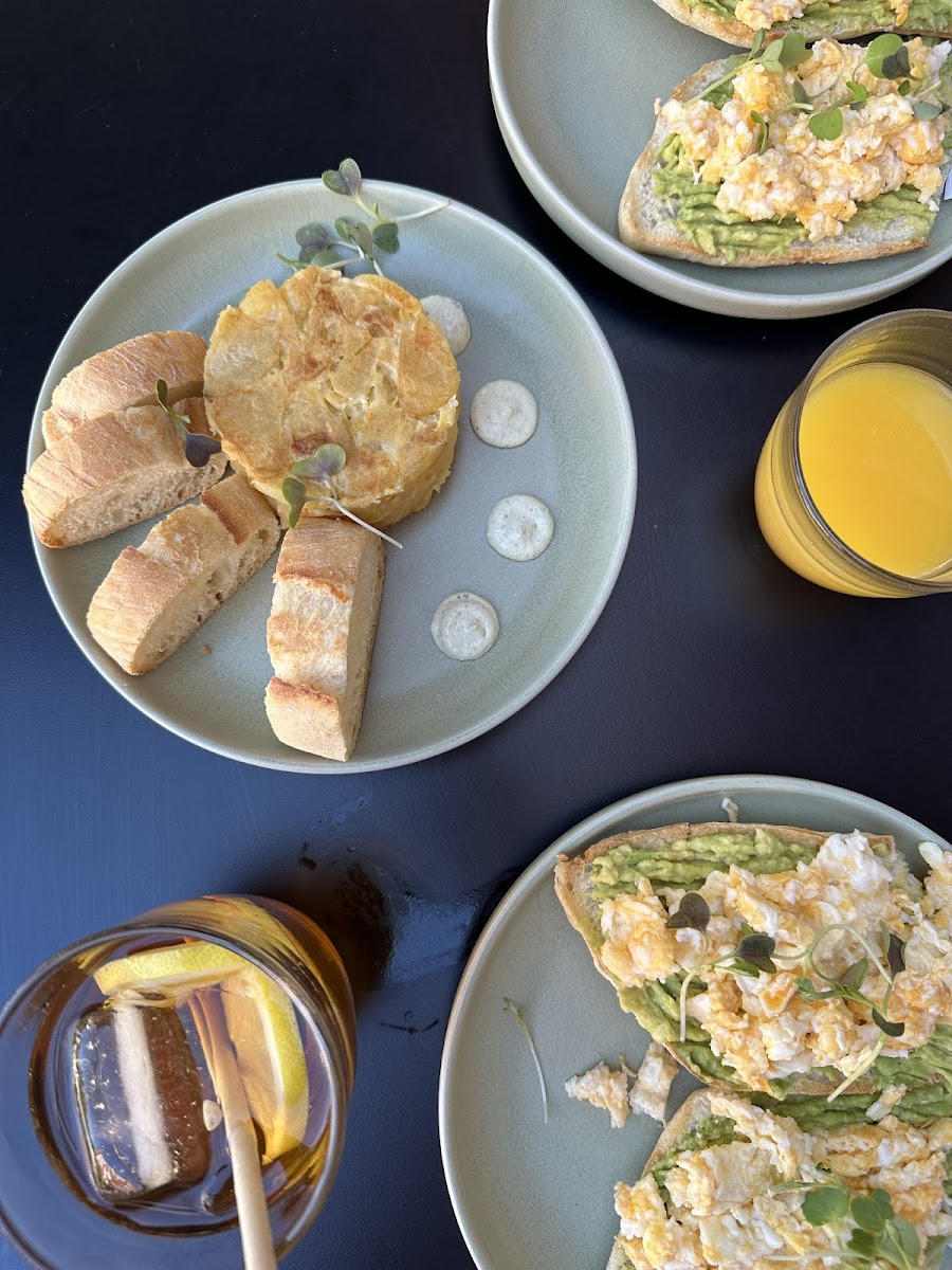 Nisia Cafetería y Bocatería - 4