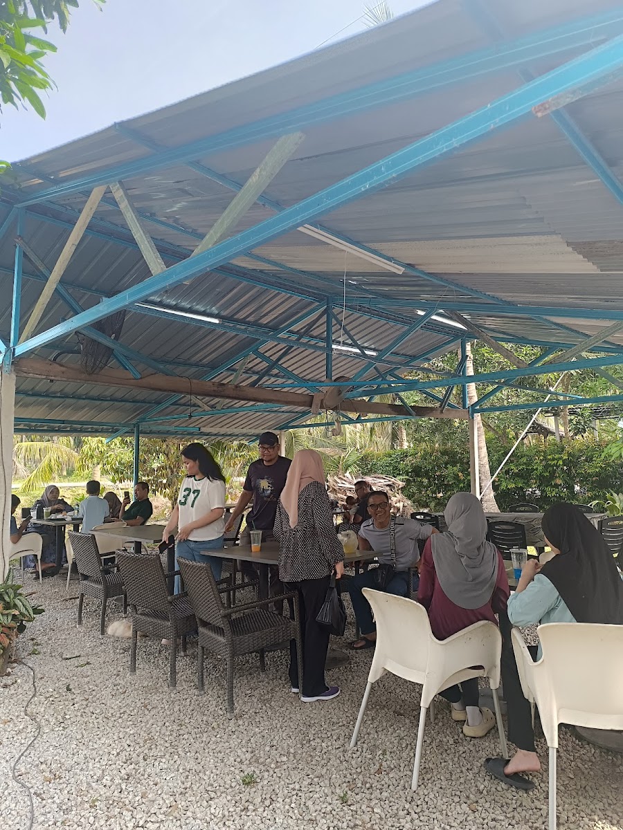 Roti paung/pizza bakar kayu api