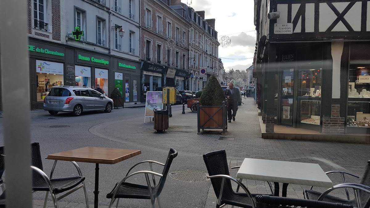 Le Commerce Garcia Mora Manuela