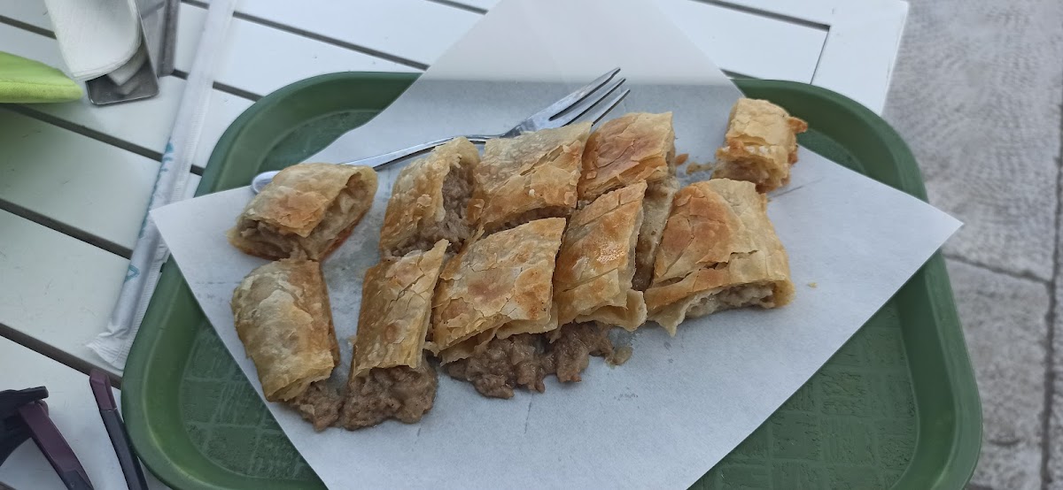 Seraiki Mpougatsa Siris (Limenas Old Port)