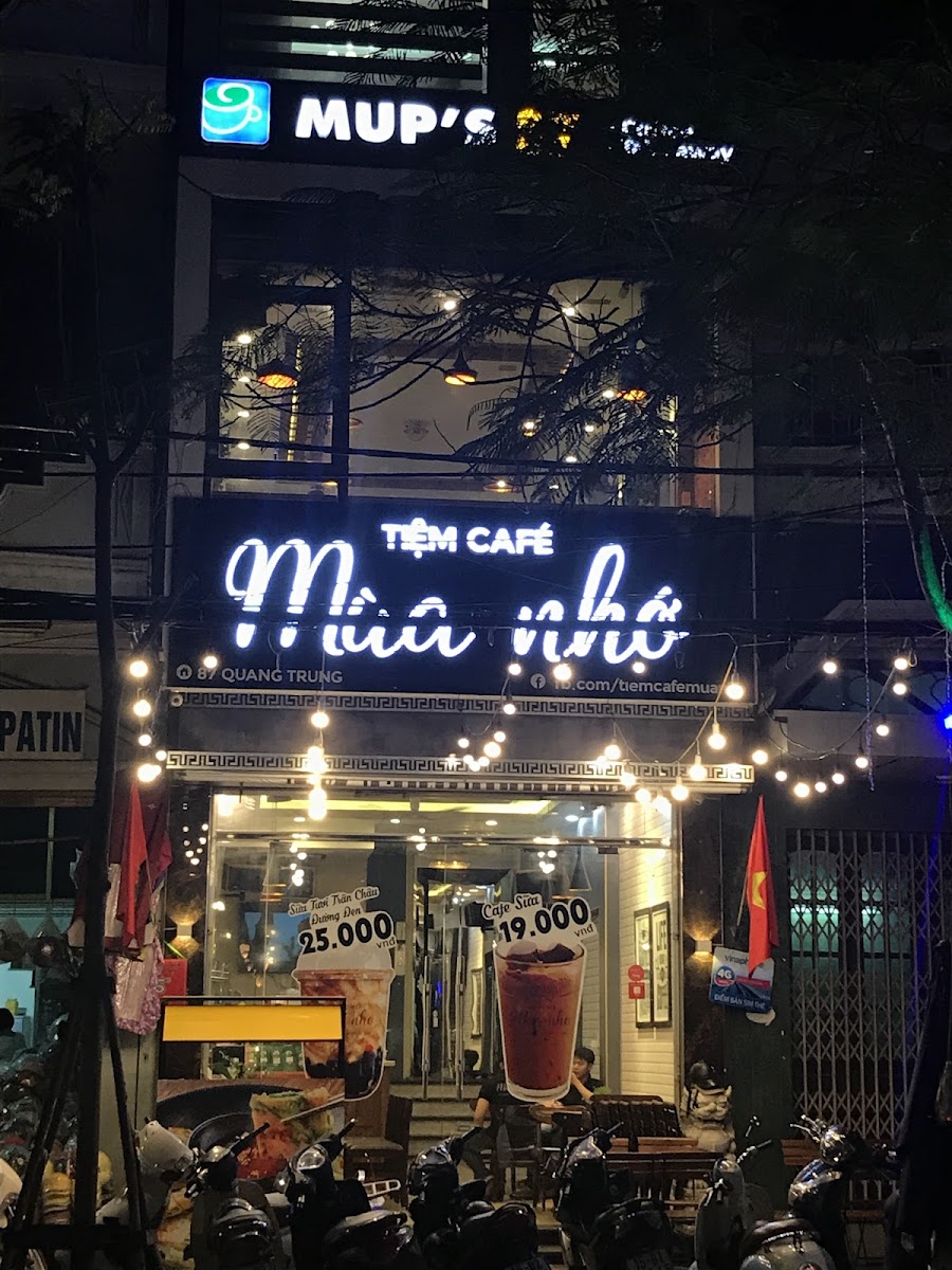 Tiệm cafe Mùa nhớ