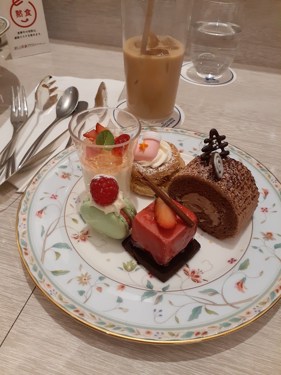 The Lobby Lounge/JR Tower Hotel Nikko Sapporo 1F - 5