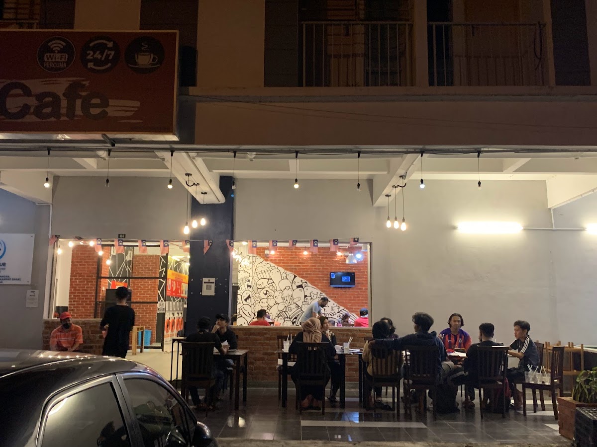 Lot 53 Boutique & Cafè