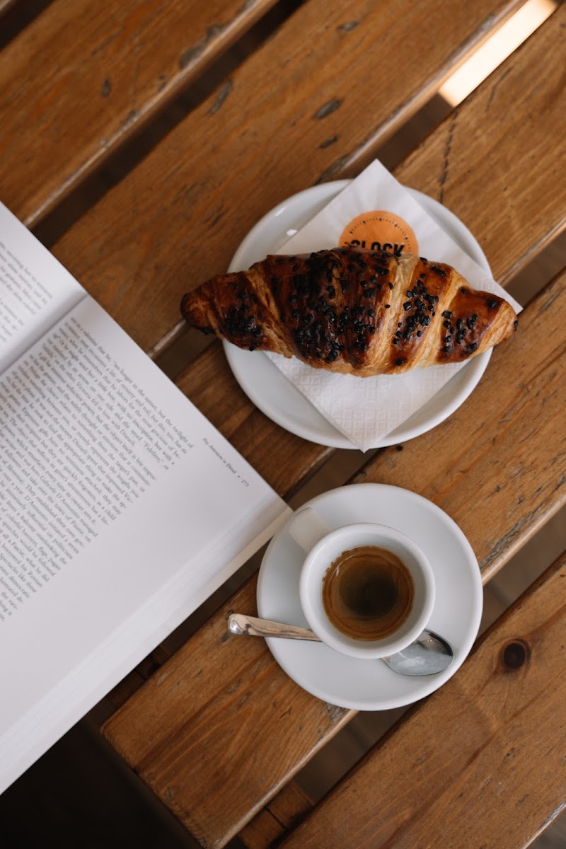 Clock Cafe | Monovoliko