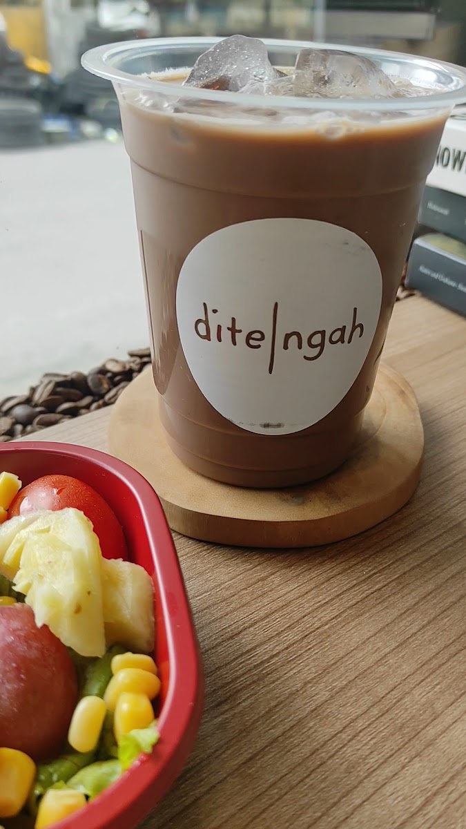 Di tengah by KoStu - 2