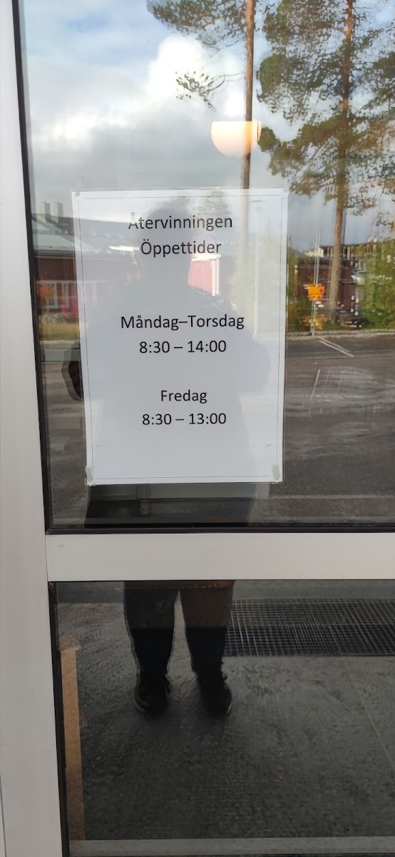 Juc, Återvinningsbutik Och Café - 3