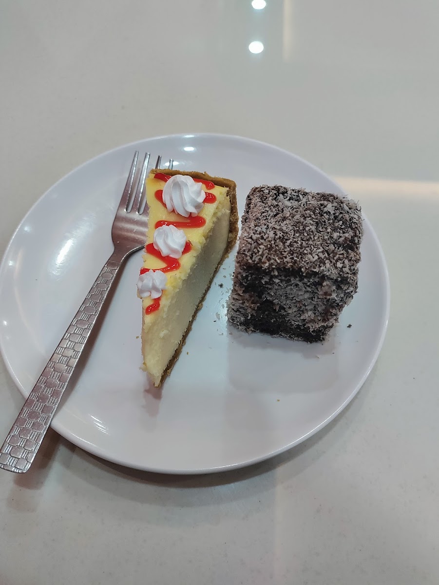 WAMAIA Cafe & Confectionery - 5