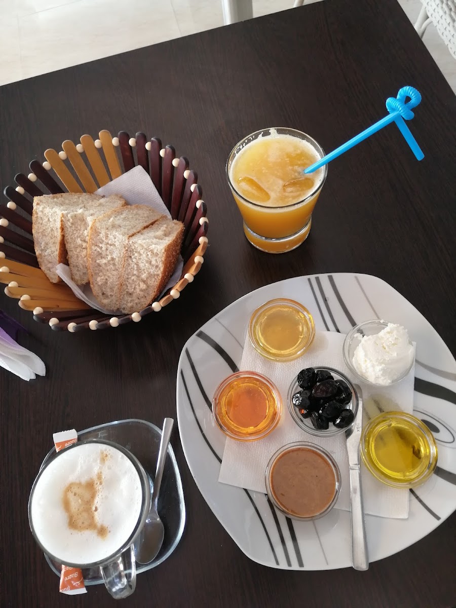 Café & Pâtisserie Lamadeleine - 3