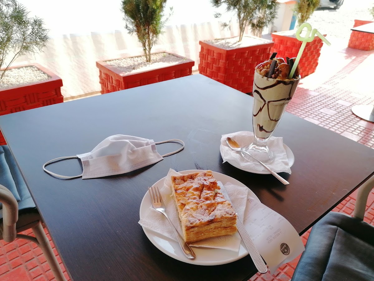 Café & Pâtisserie Lamadeleine - 6