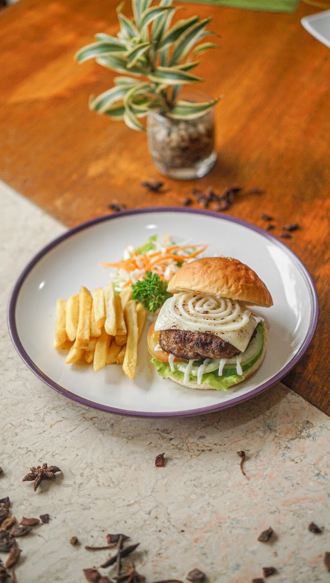 Kanoopi Coffee & Eatery - 8