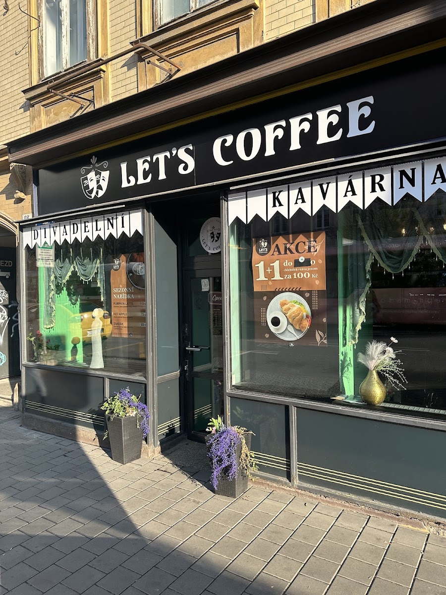 “ Let’s Coffee “ Divadelni kavarna