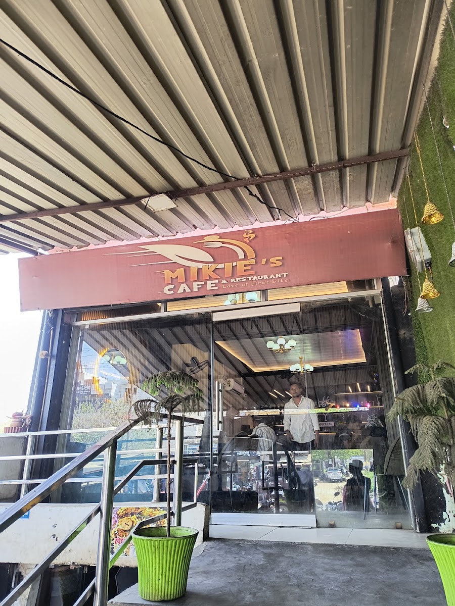 Mikie's Cafe & Restaurant