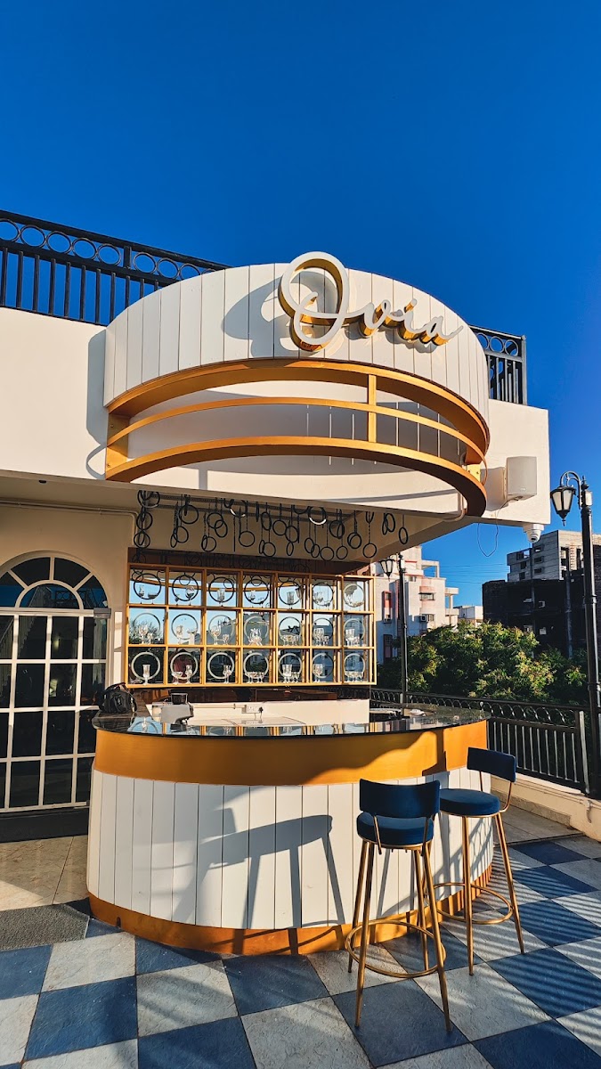 Ovia Terraza & Bar