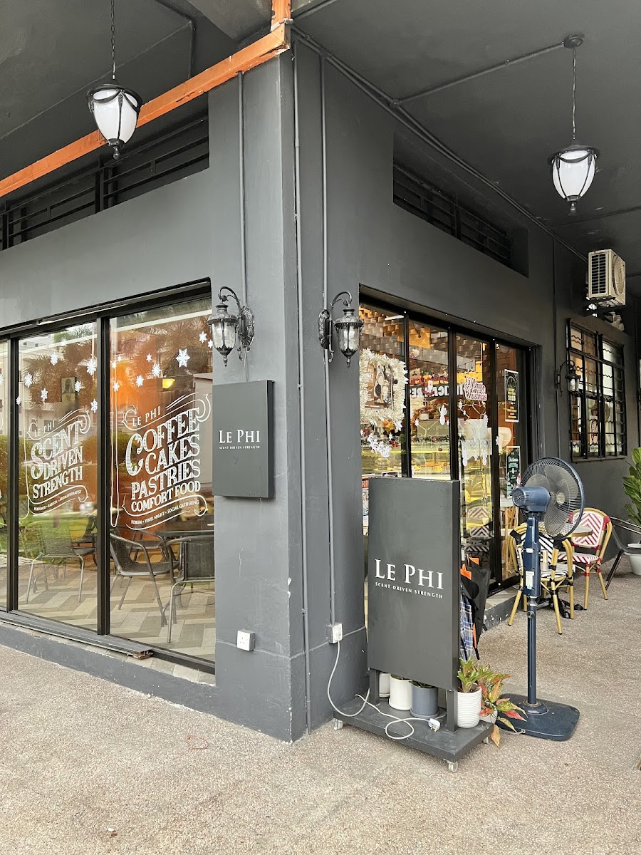 Le Phi Cafe