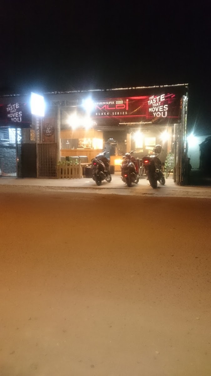 D'loy Cafe & Resto - 4