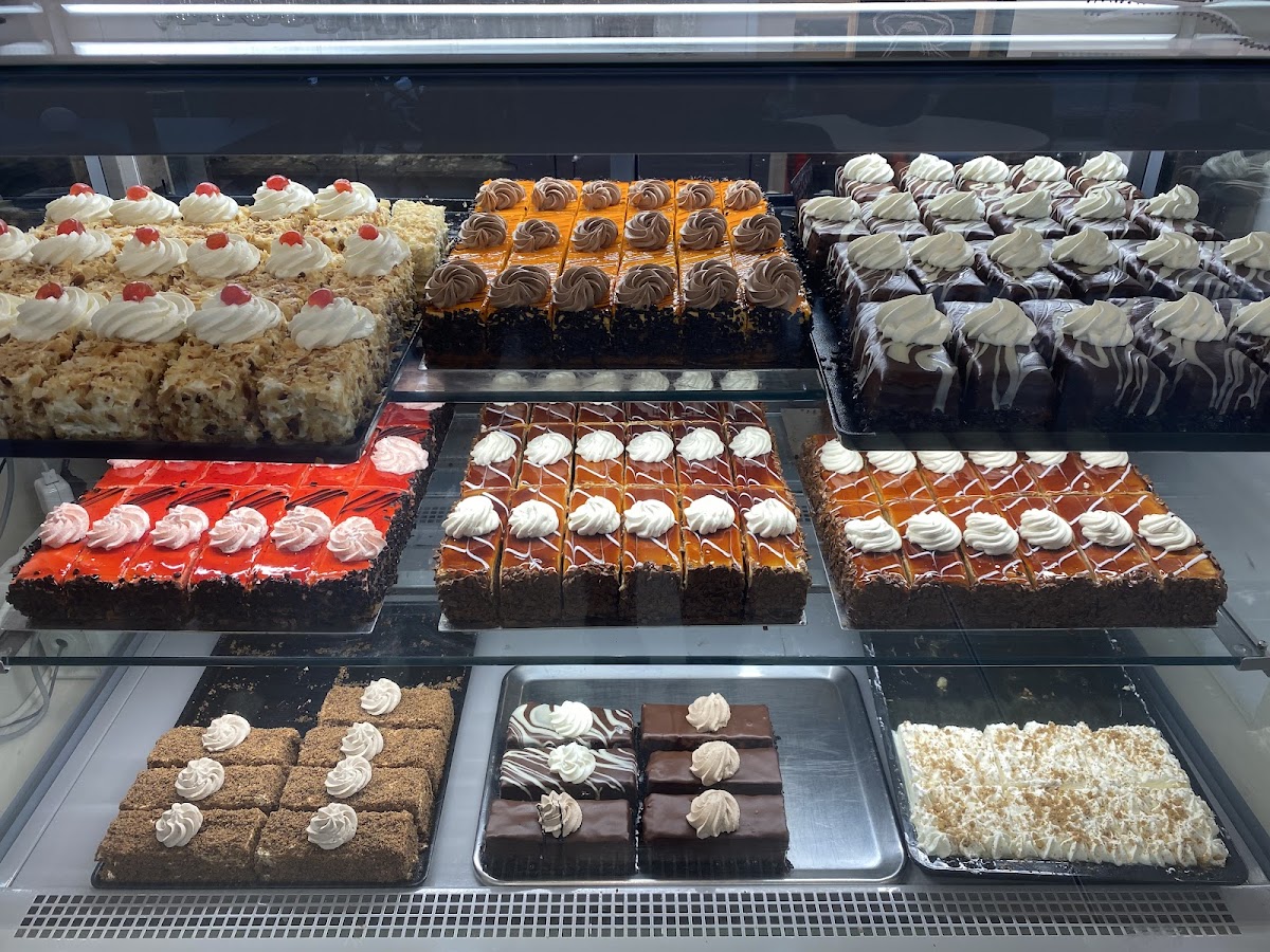 Bekkys Bäck - Ελληνικό Ζαχαροπλαστείο Café, Kuchen, Torten - 3