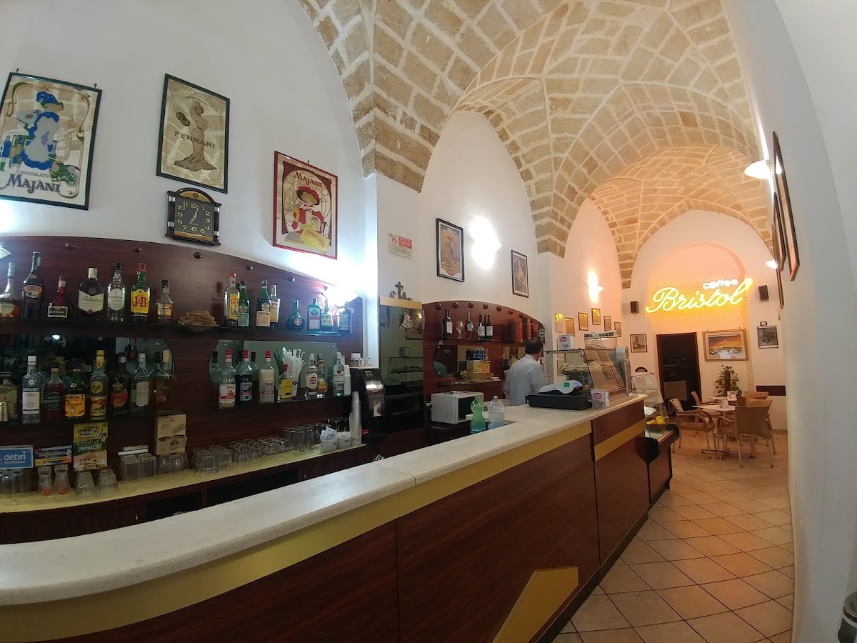 Caffe' Veronica....snack bar...gelateria