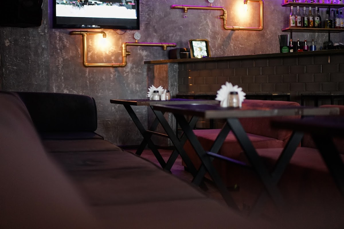 RESTOBAR «Холостяк»