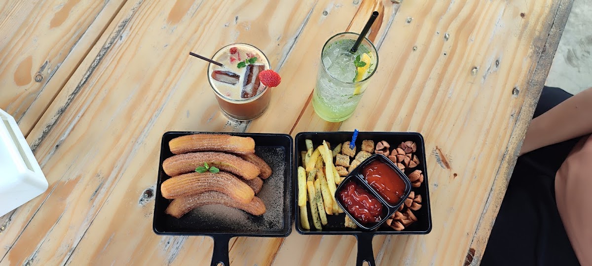 DAM Coffee House & Eatery - 9