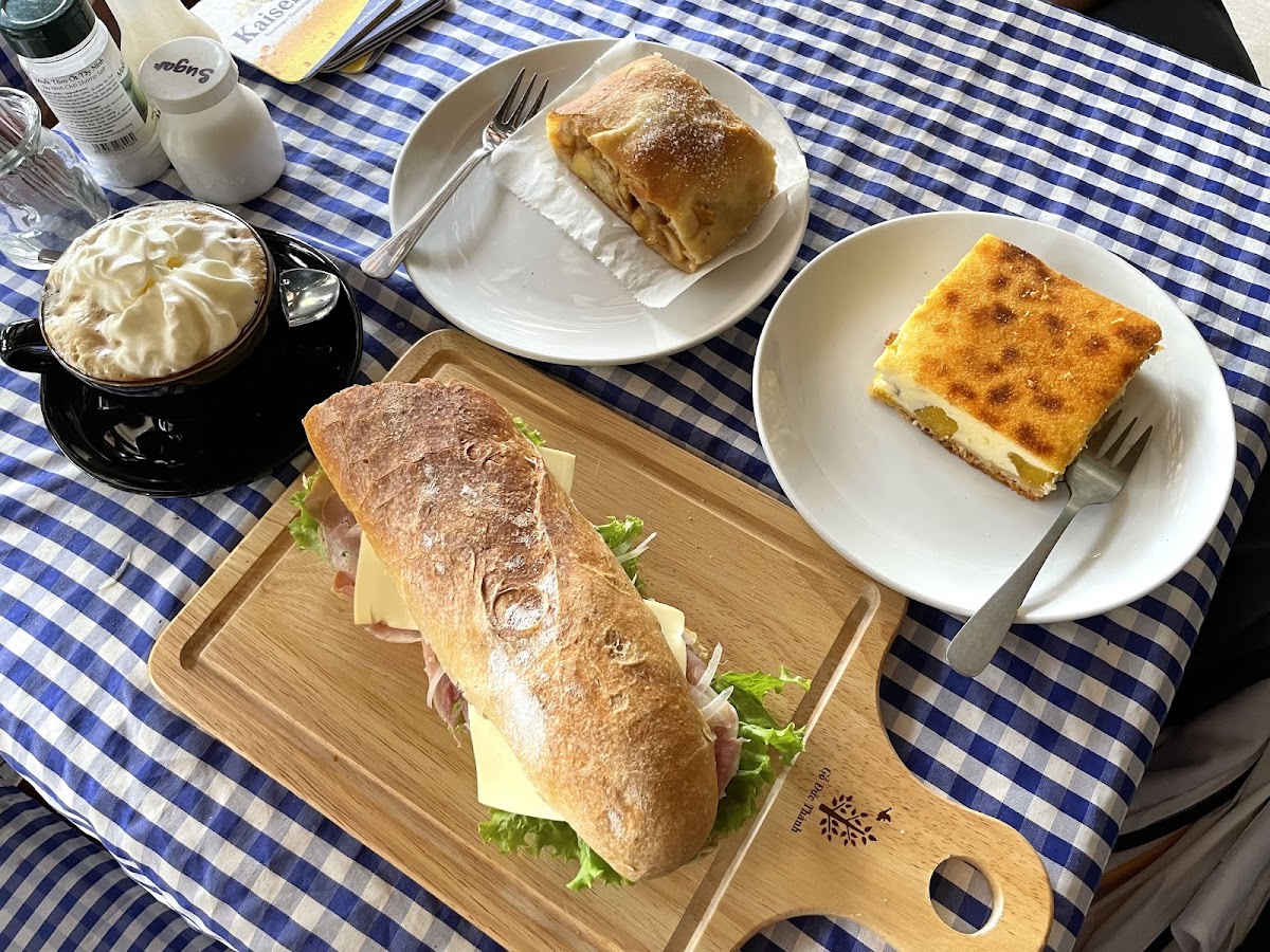 Hardy's German Bakery & Cafe - 3