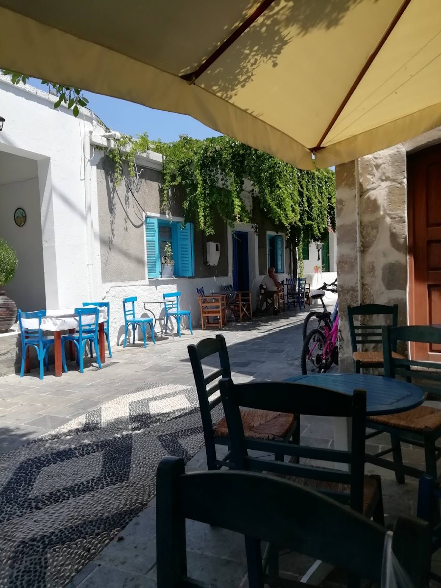 Adrikos traditional cafe meze