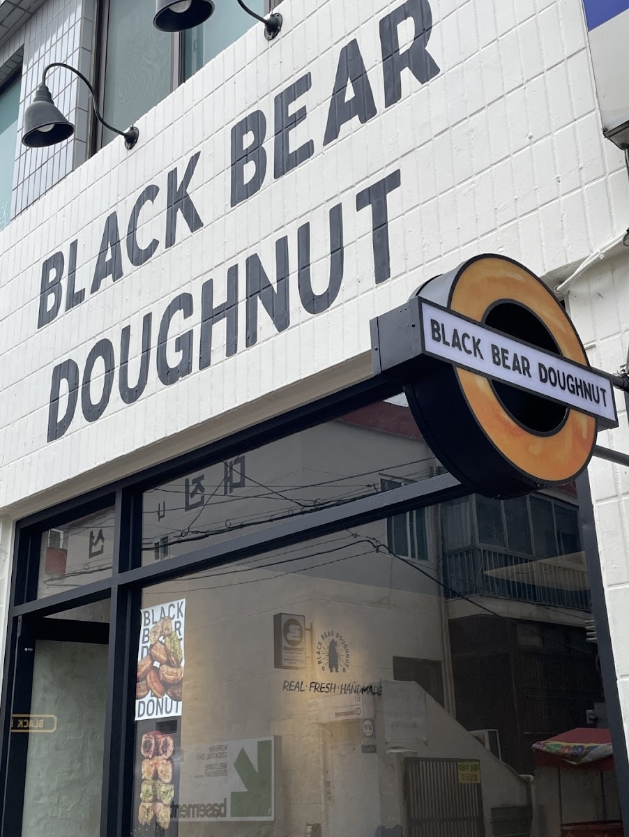 Black Bear Donut Busan 블랙베어도넛 부산점
