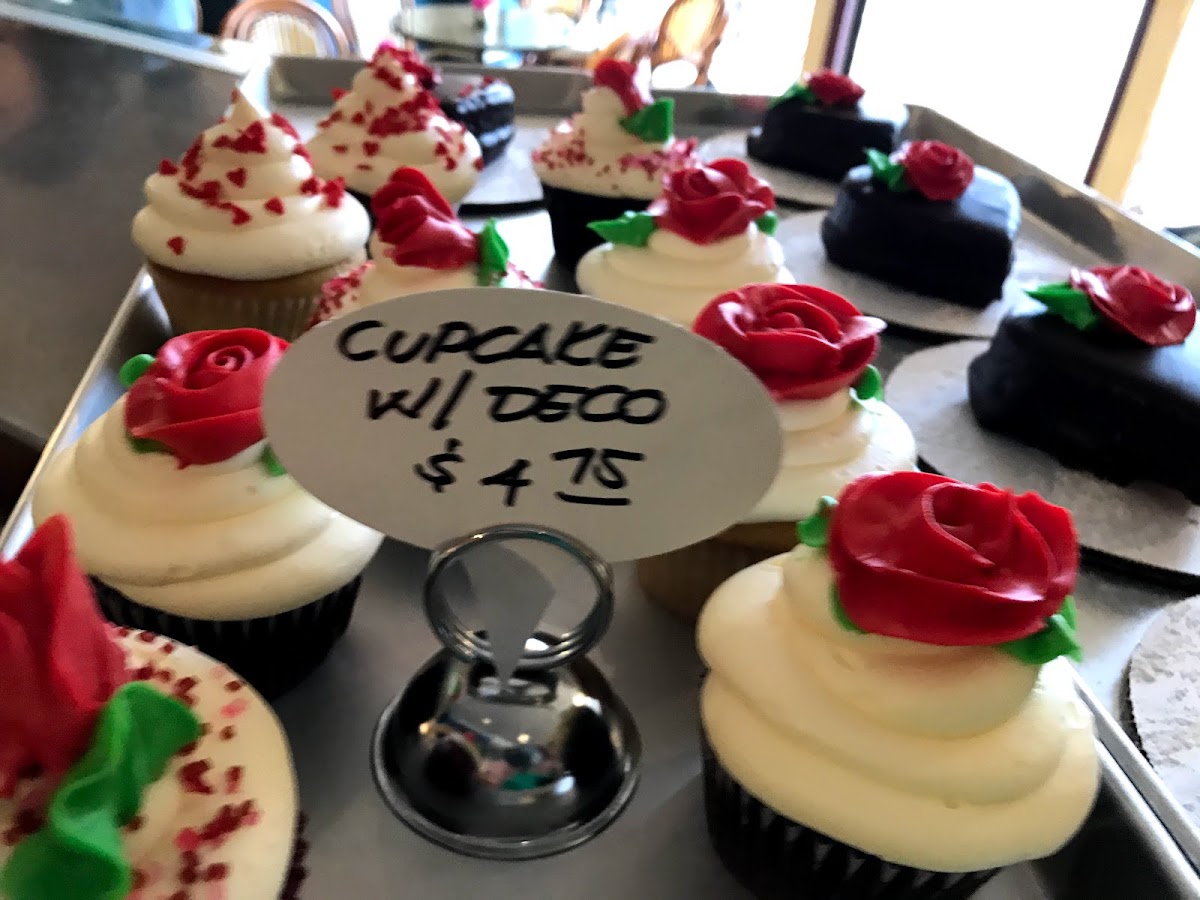 Bradley's Desserts & Catering - 10