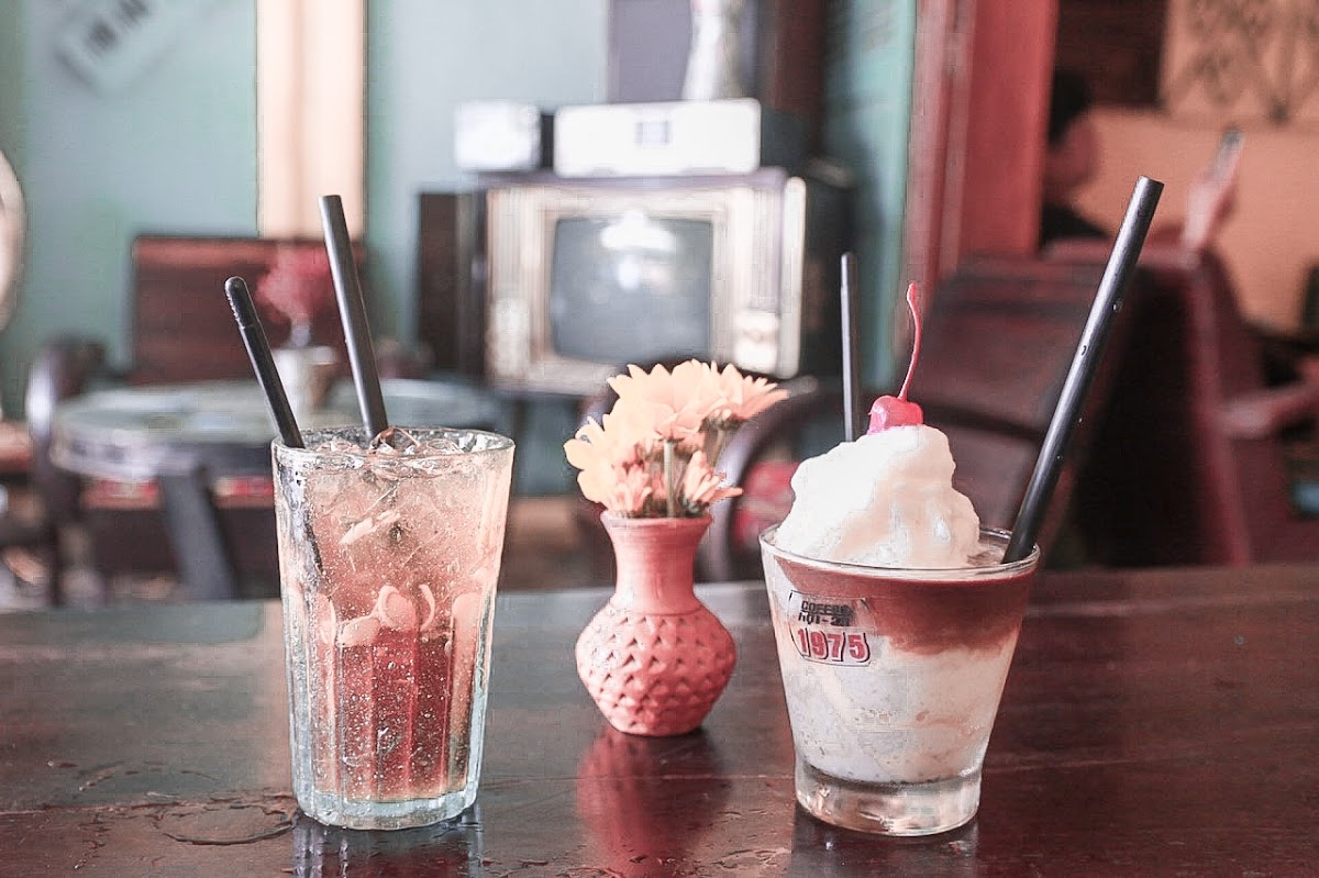 Tiệm Cà Phê Hội An 1975 - 3