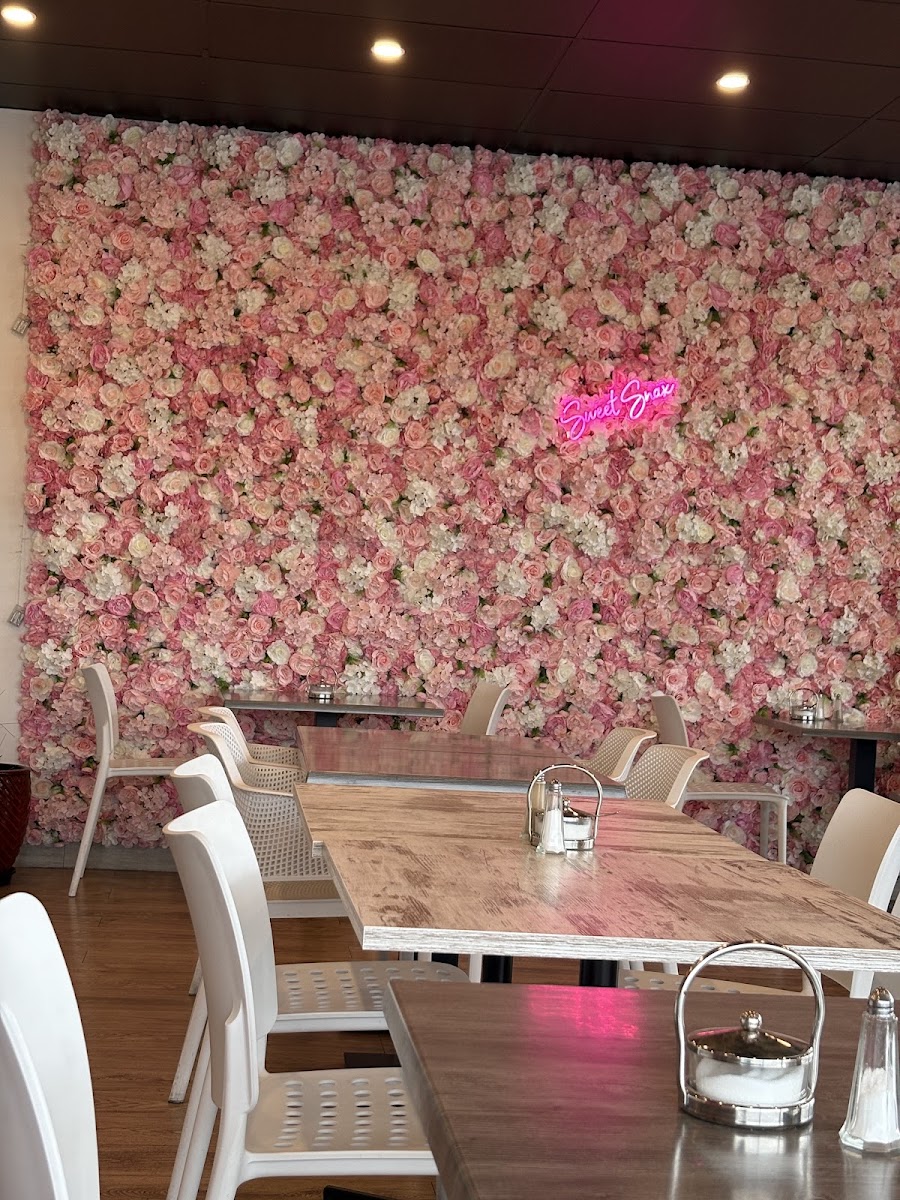 Sweet snax cafe - 10