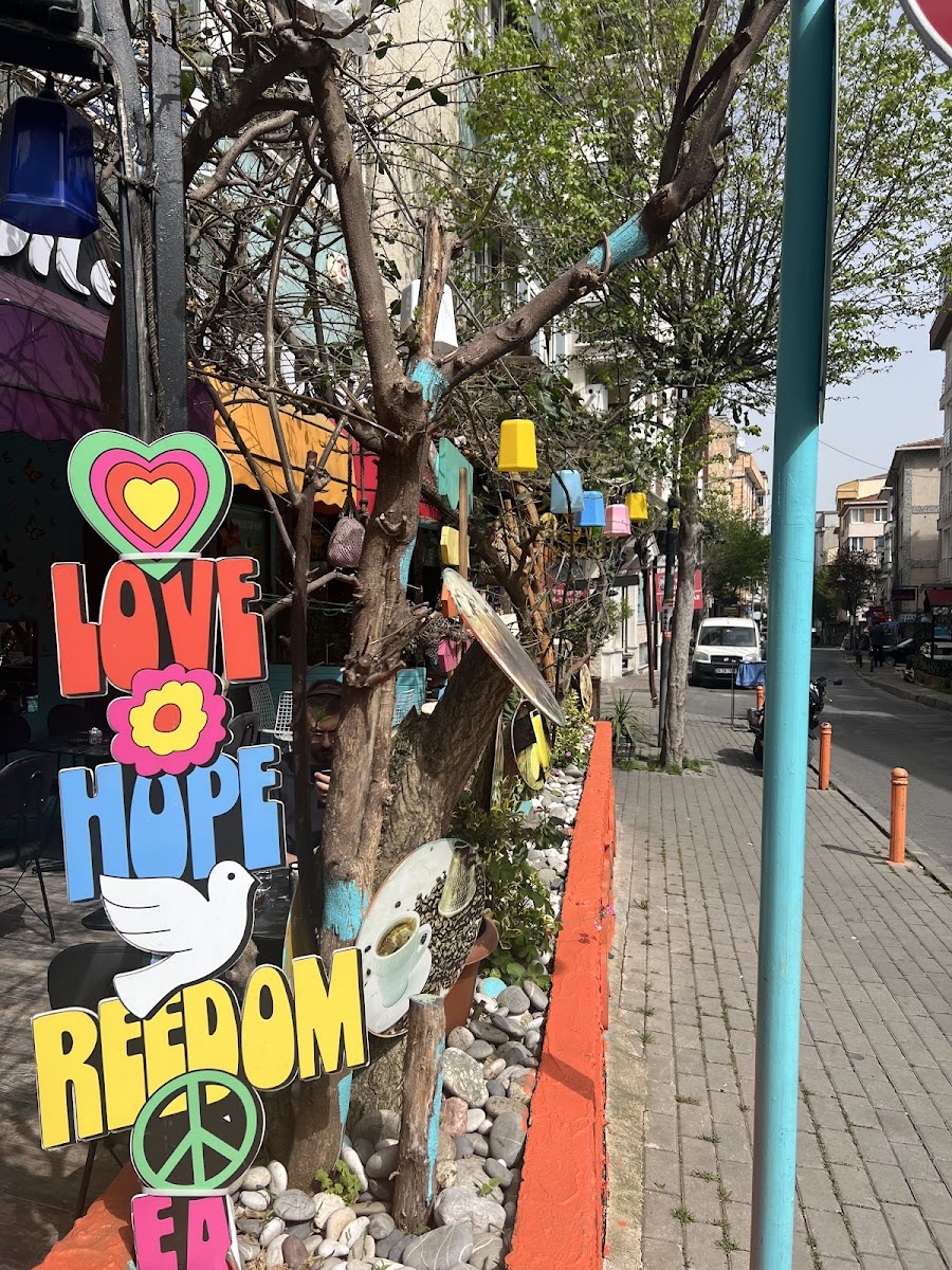 Bir Dilek Tut Cafe - 4