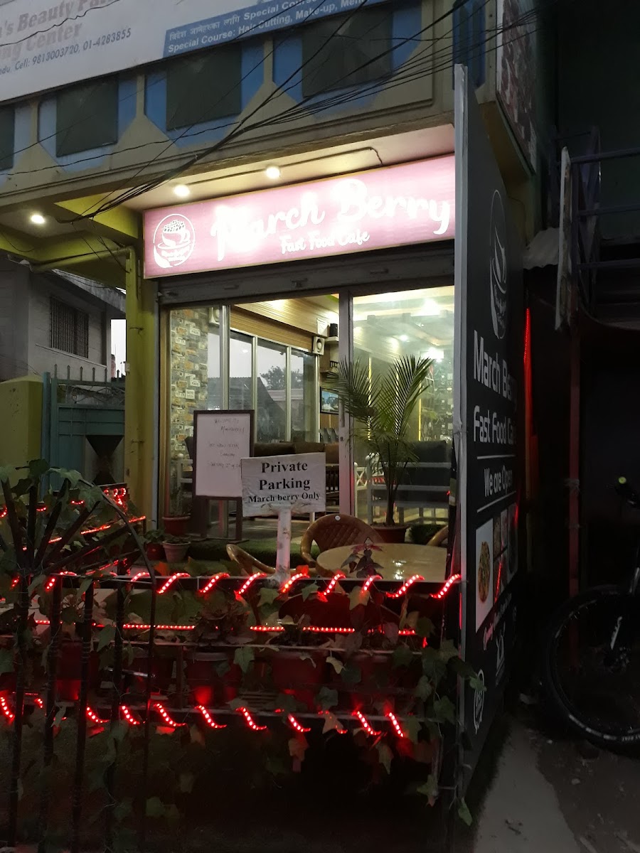 March Berry Fast Food Cafe - 4