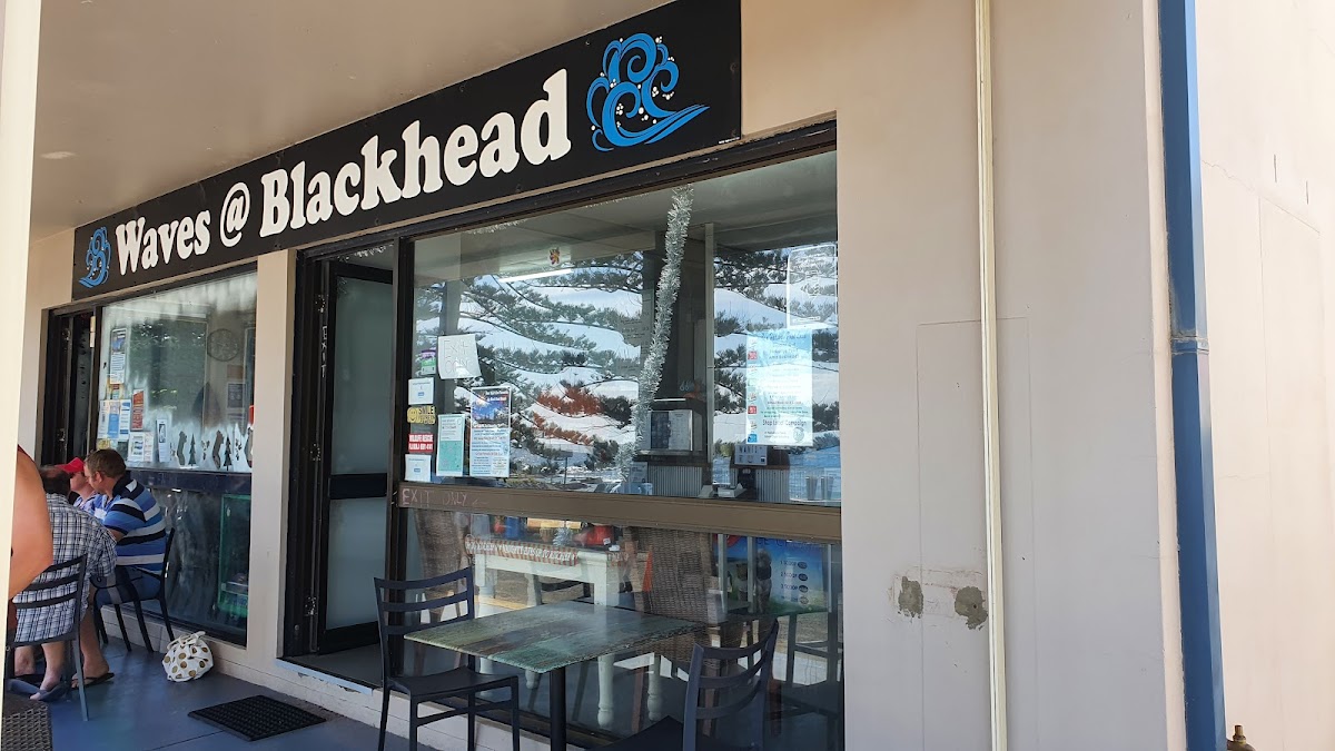 Hallidays Point Store