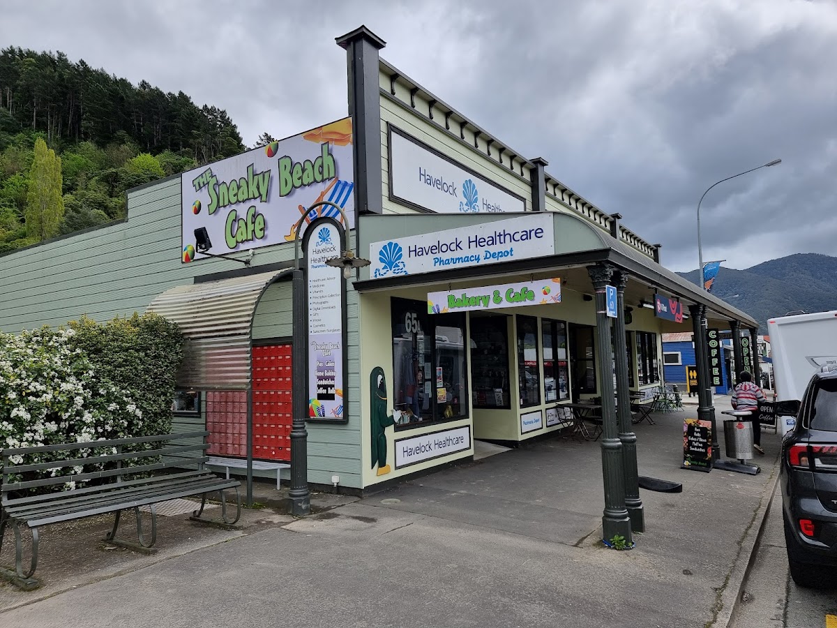 Sneaky Beach Cafe - 3