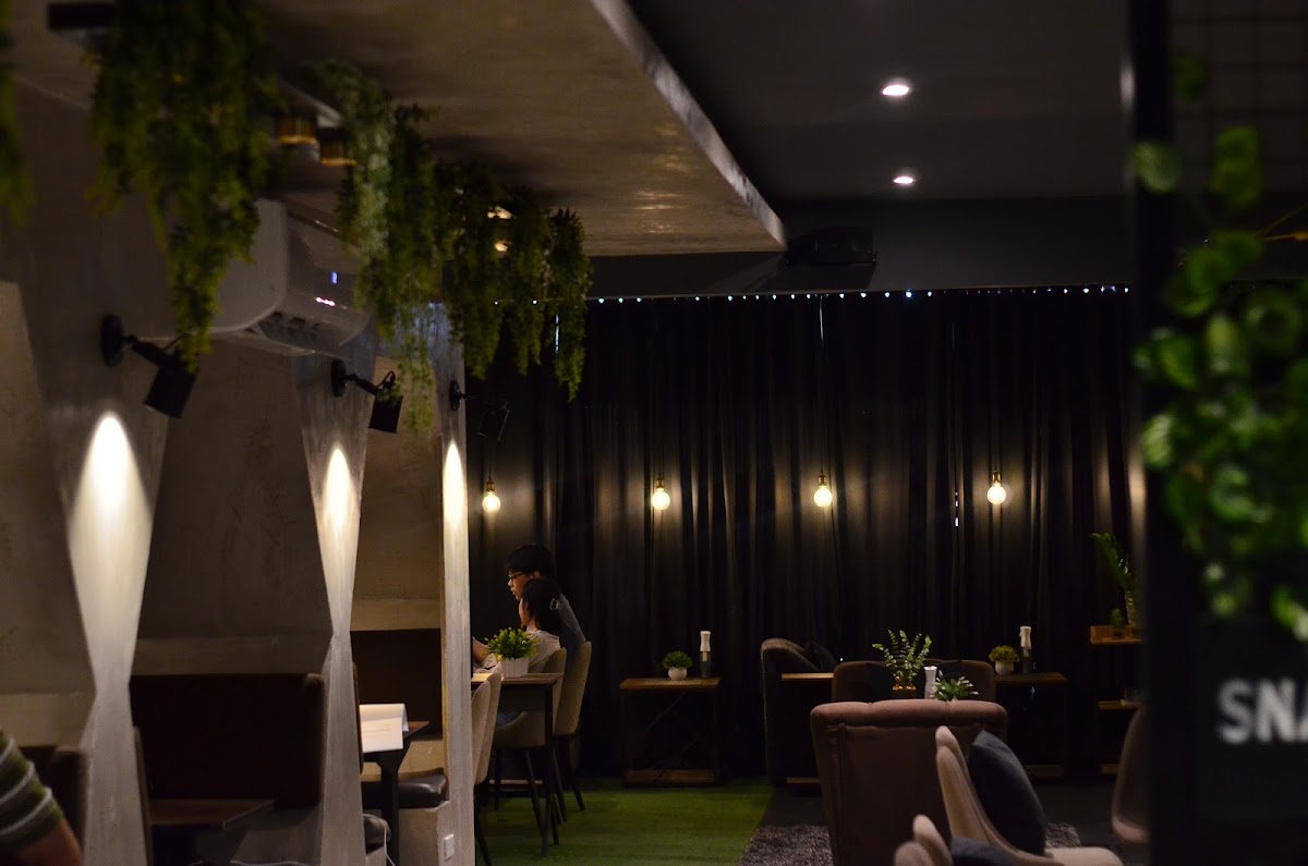 Cush Lounge Cafe Angeles