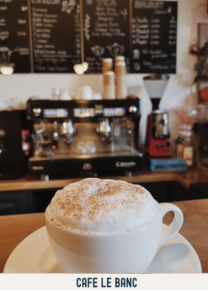 Cafe Le Banc - 2