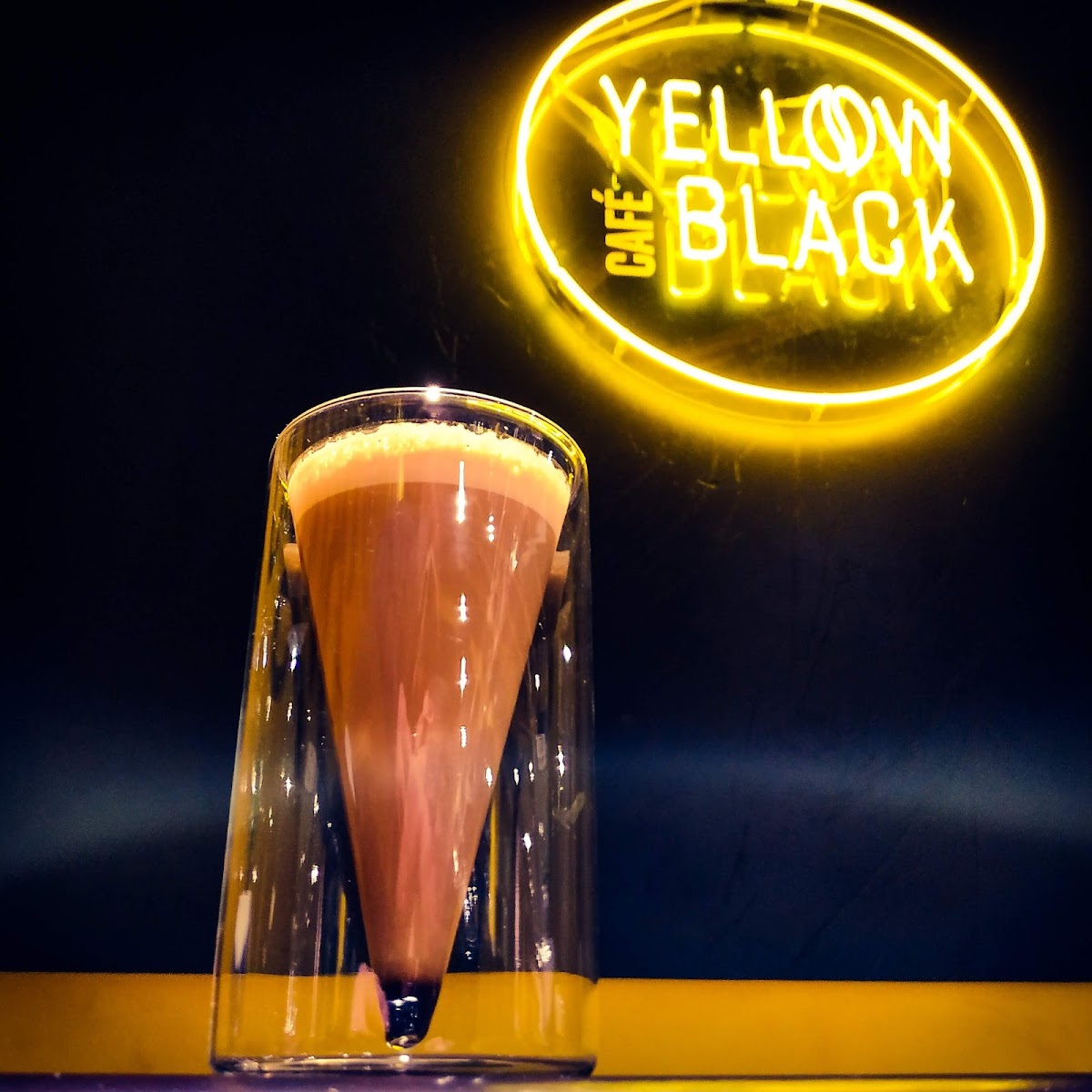 Yellow Black Cafe - 5