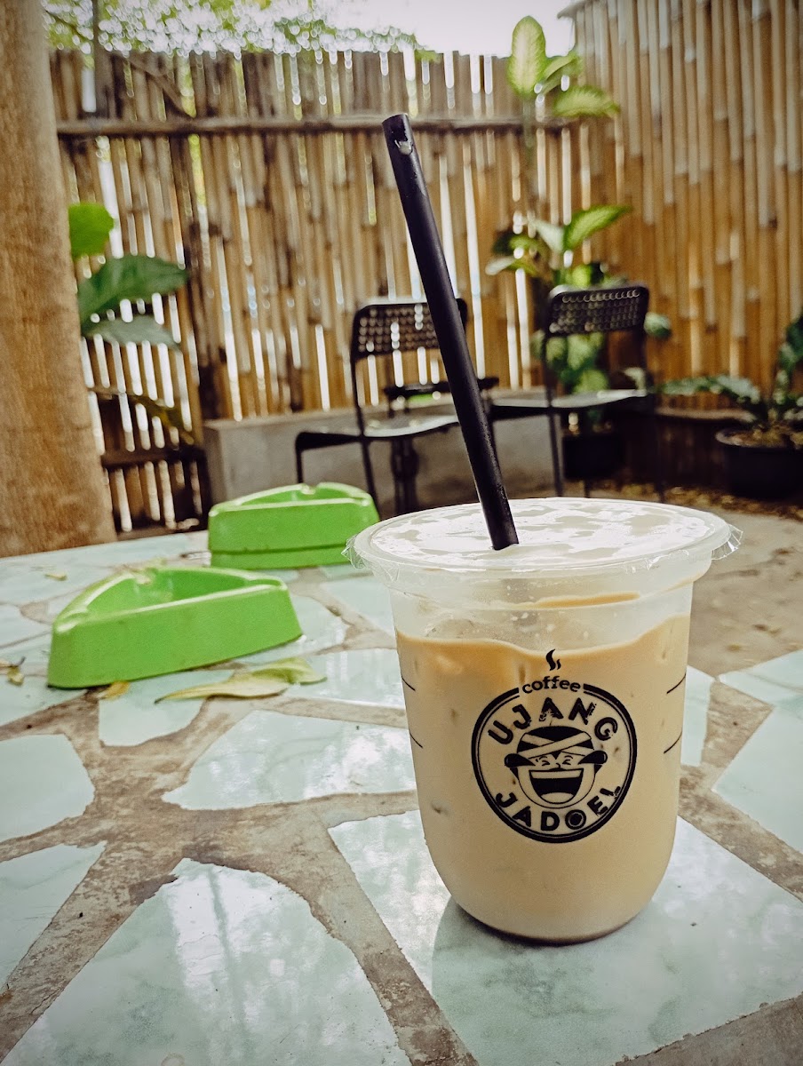 Coffee Shop JangDoel (Ujang Jadoel) - 2