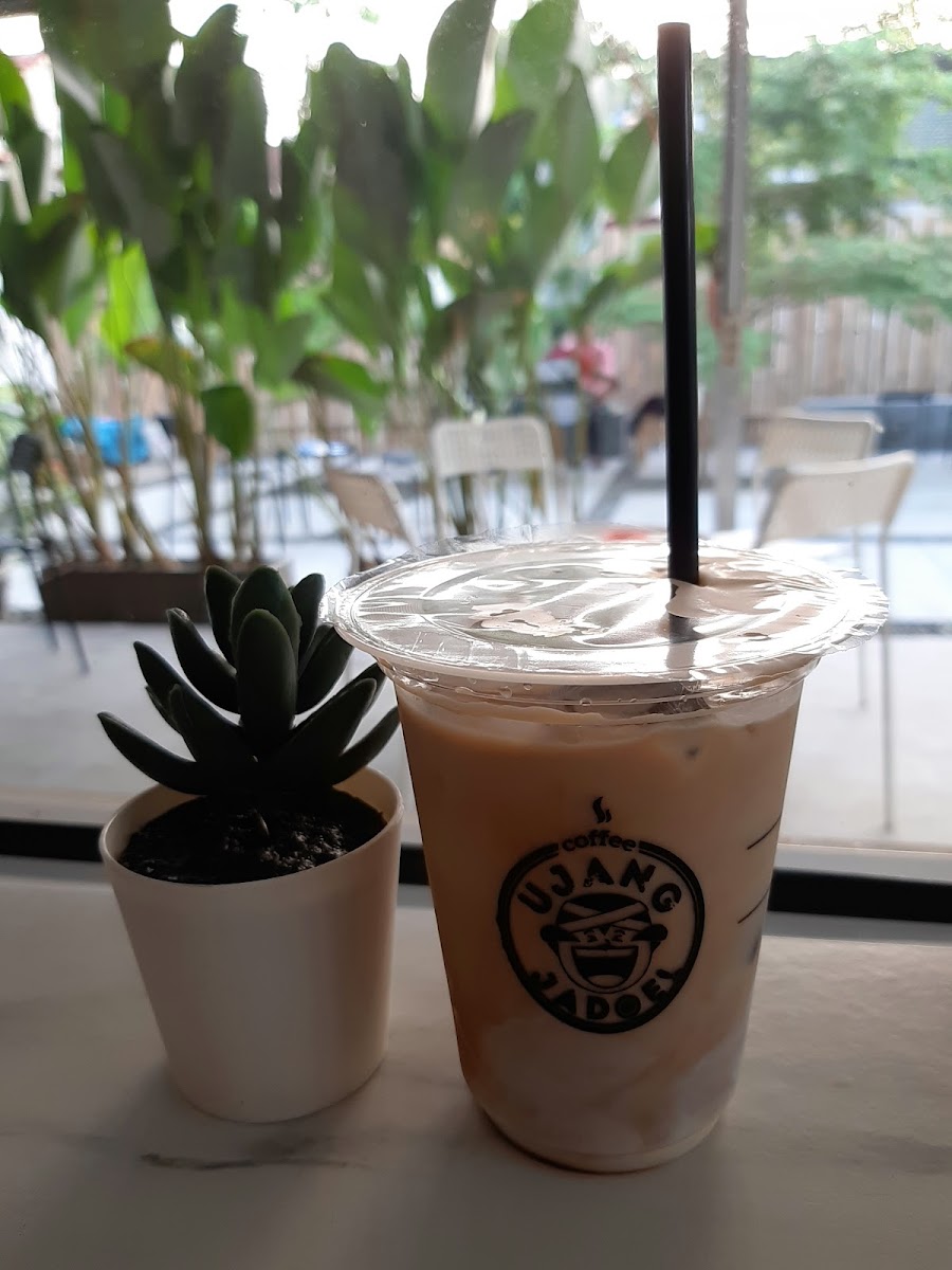 Coffee Shop JangDoel (Ujang Jadoel) - 8