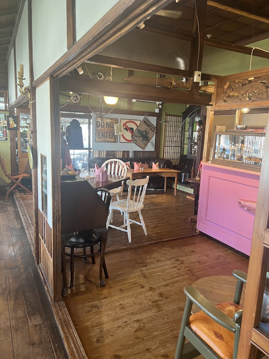 Atelier Five / Cafe Five