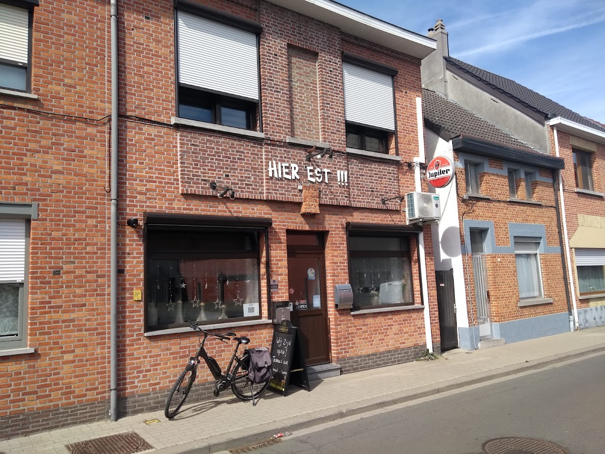 Cafe Hier Est