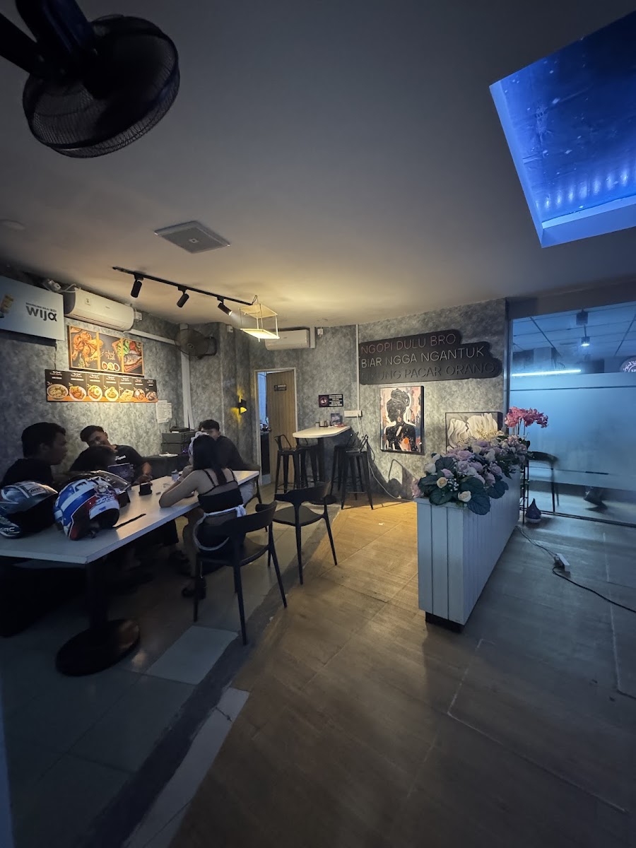 HESTEIN’S CAFE, RESTO, BILLIARD