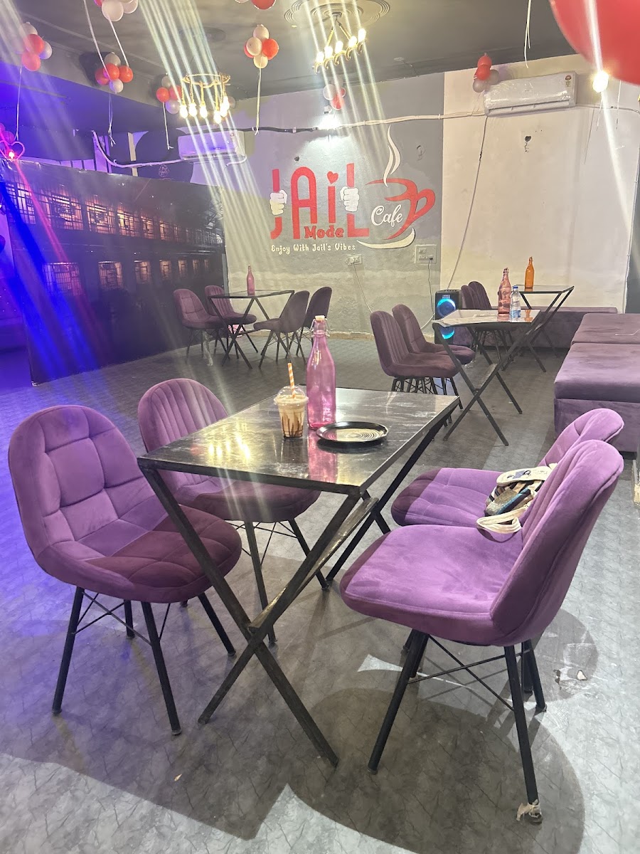 Jail mode cafe