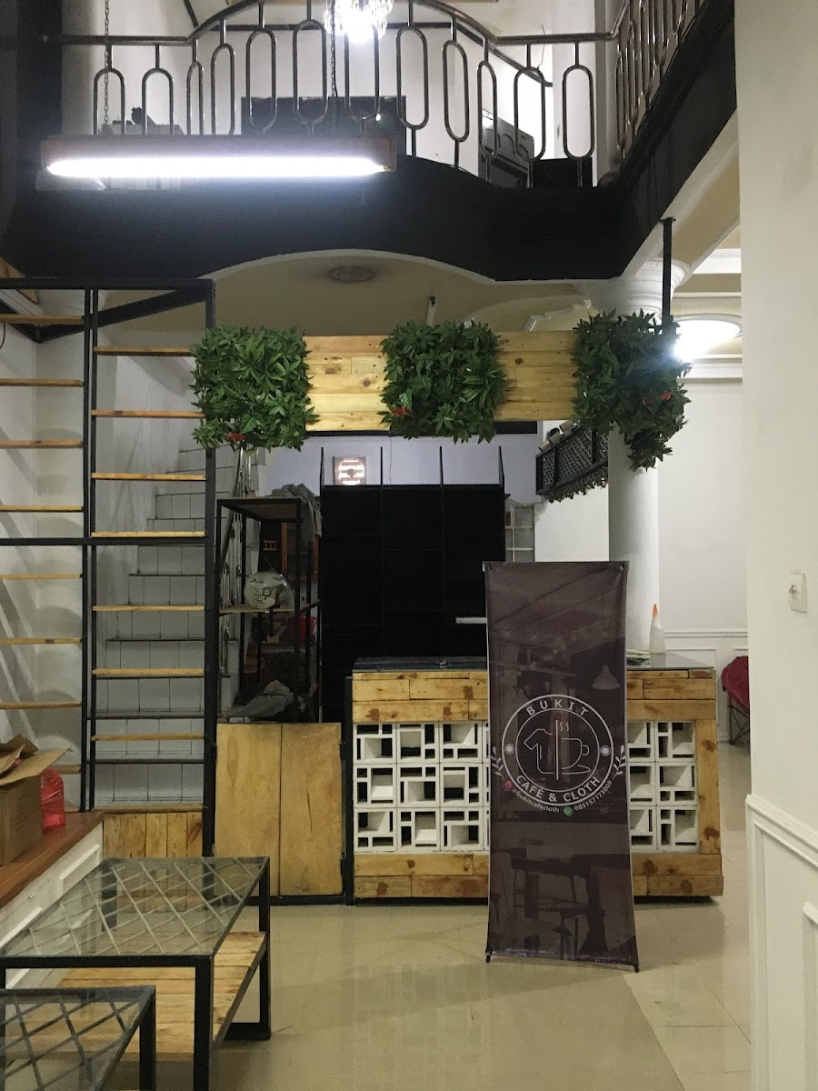 Bukit Cafe & Cloth