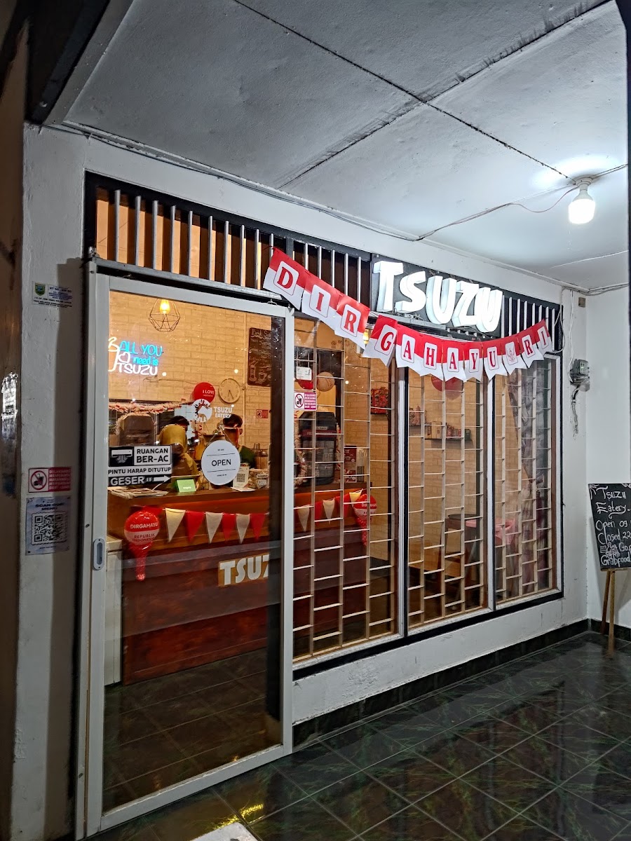 Tsuzu Eatery Gombong