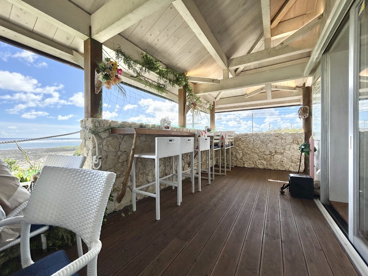 Mahana Beach Cafe - 3