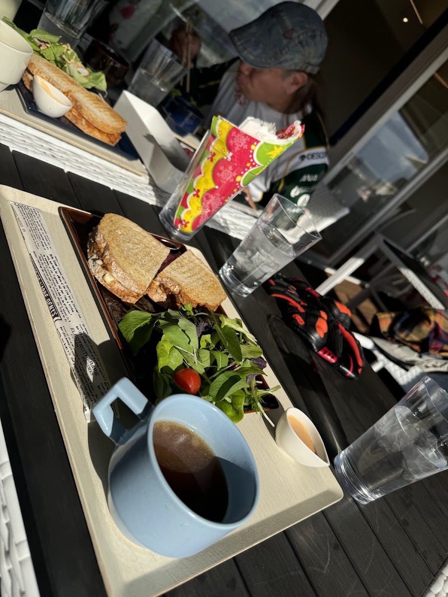 Mahana Beach Cafe - 7